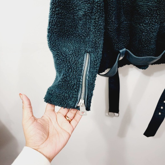 Levi's Women's Sherpa Oversized Belted Motorcycle Jacket in Tea Women's Size S - Picture 14 of 15